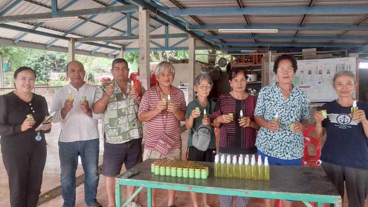 หลักสูตรการทำยาหม่องเขียว  และน้ำมันนวดสมุนไพร