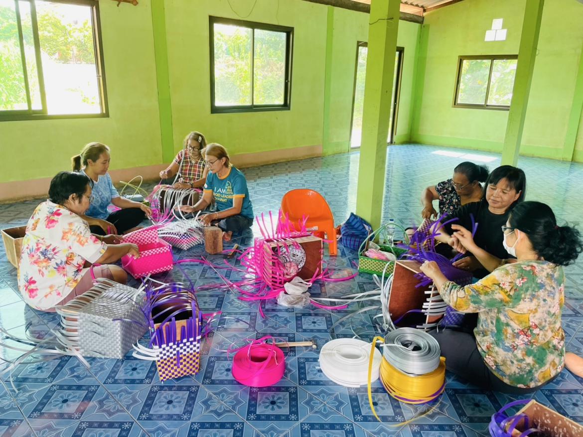 หลักสูตรวิชาการทำกระเป๋าปิคนิคจากเส้นพลาสติก