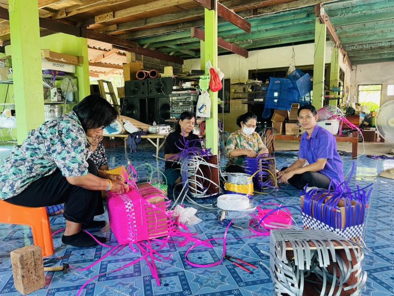 1. หลักสูตรวิชาการทำกระเป๋าปิคนิคจากเส้นพลาสติก