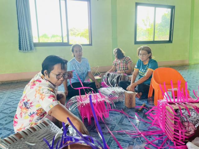 2. หลักสูตรวิชาการทำกระเป๋าปิคนิคจากเส้นพลาสติก