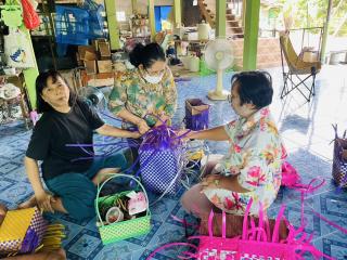 4. หลักสูตรวิชาการทำกระเป๋าปิคนิคจากเส้นพลาสติก