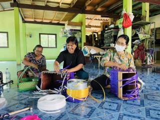 5. หลักสูตรวิชาการทำกระเป๋าปิคนิคจากเส้นพลาสติก