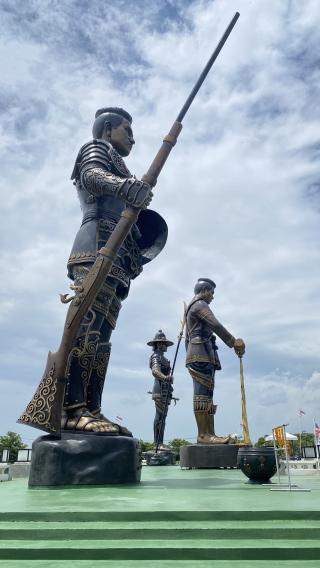 8. โครงการจัดการเรียนรู้เทิดทูนสถาบันและเรียนรู้ประวัติศาสตร์ชาติไทย