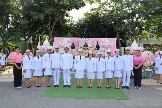 ร่วมพิธีวางพวงมาลา