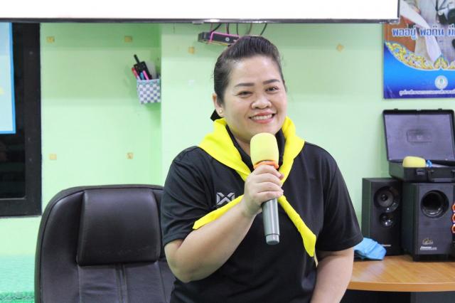 1. ผู้ประสบภัยน้ำท่วมรับมอบของอุปโภค บริโภค