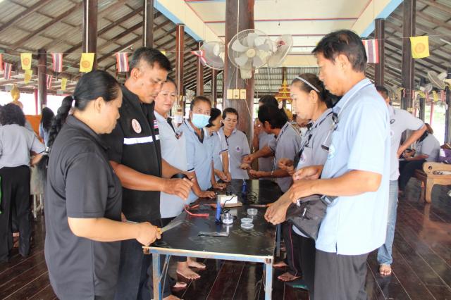 4. สอนทำริบบิ้นไว้อาลัย