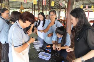 6. สอนทำริบบิ้นไว้อาลัย