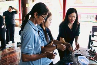 7. สอนทำริบบิ้นไว้อาลัย