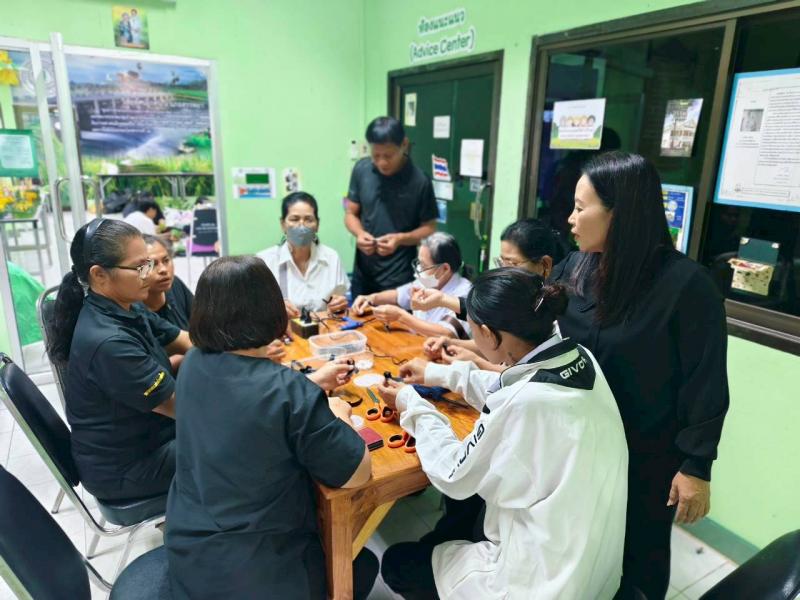 1. สอนทำริบบิ้นไว้อาลัย