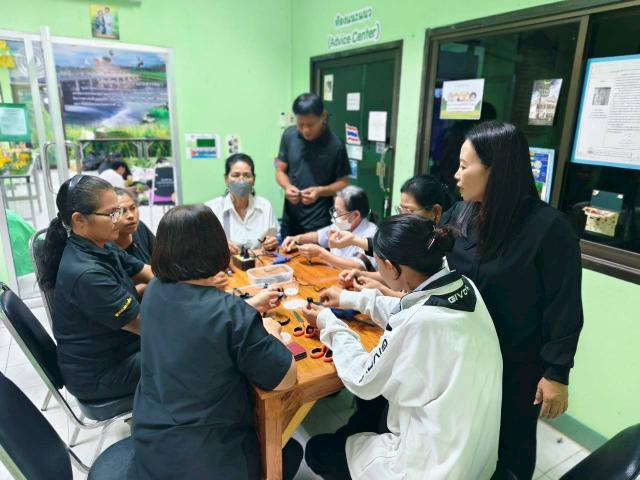 1. สอนทำริบบิ้นไว้อาลัย