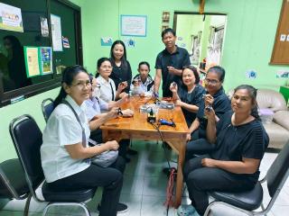 8. สอนทำริบบิ้นไว้อาลัย