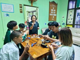 9. สอนทำริบบิ้นไว้อาลัย