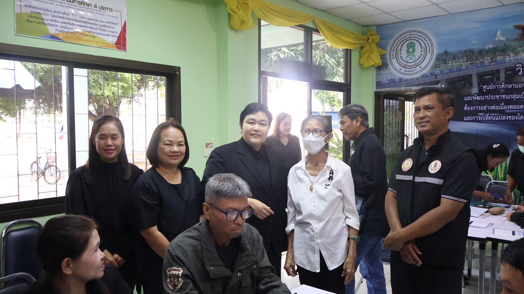 ทำริบบิ้นเครื่องหมายแสดงความไว้อาลัย