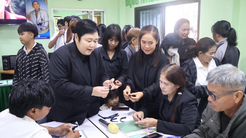 4. ทำริบบิ้นเครื่องหมายแสดงความไว้อาลัย