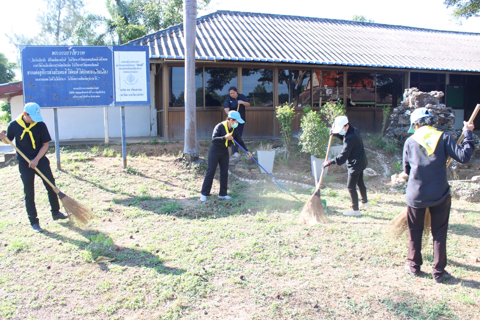 ร่วมโครงการจิตอาสา  เนื่องในวันคล้ายวันปราบดาภิเษก