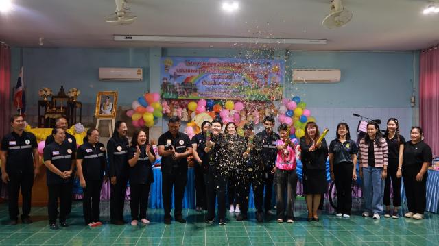 4. โครงการมอบของขวัญ ปันน้ำใจให้น้องๆ และวันเด็กแห่งชาติ