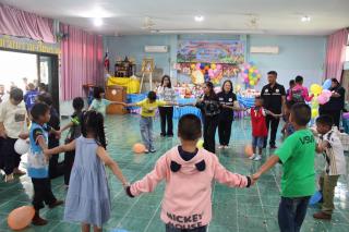 13. โครงการมอบของขวัญ  ปันน้ำใจให้น้องๆ และวันเด็กแห่งชาติ