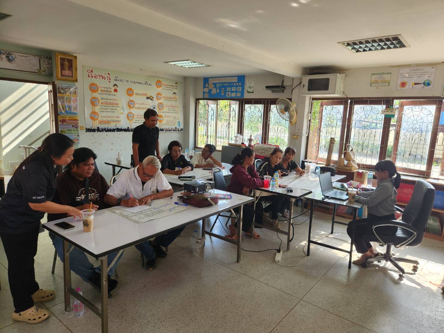 โครงการการศึกษาเพื่อพัฒนาสังคมและชุมชน รักษ์ไทย ใจภักดิ์  เชิดชูสถาบันพระมหากษัตริย์พัฒนาแผ่นดิน