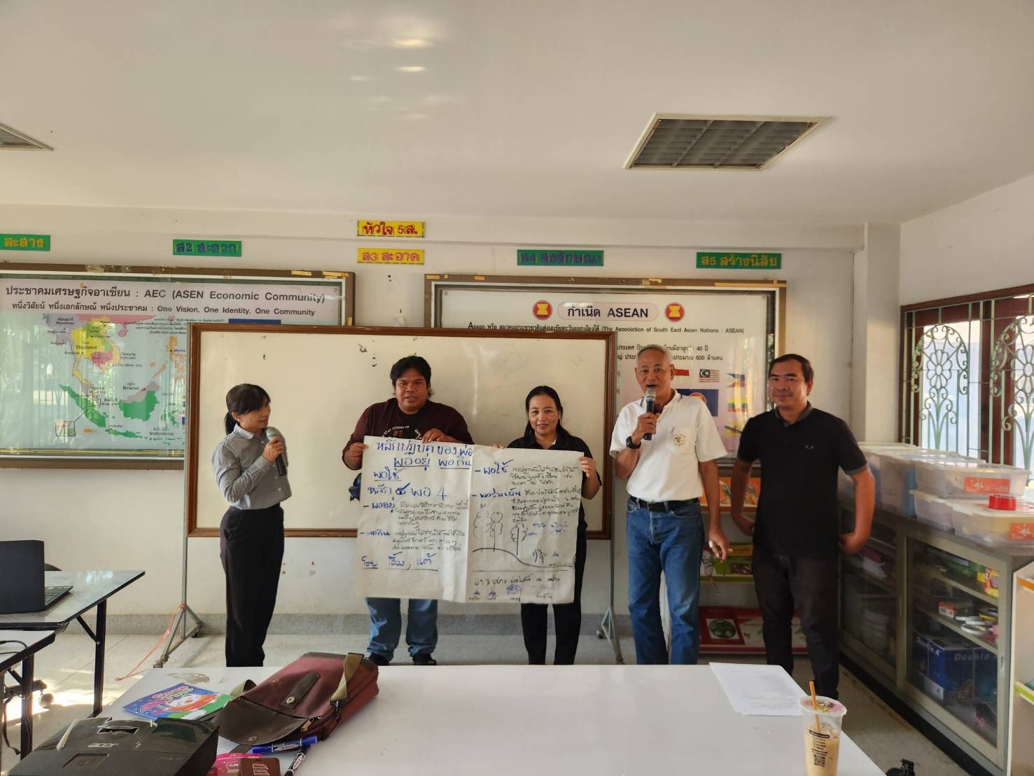 โครงการการศึกษาเพื่อพัฒนาสังคมและชุมชน รักษ์ไทย ใจภักดิ์  เชิดชูสถาบันพระมหากษัตริย์พัฒนาแผ่นดิน