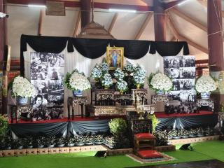 9. ร่วมพิธีบำเพ็ญกุศลสตมวาร 100 วัน เพื่ออุทิศถวายพระราชกุศลแด่ สมเด็จพระนางเจ้าสิริกิติ์  พระบรมราชินีนาถ พระบรมราชชนนีพันปีหลวง