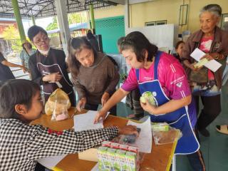 9. โครงการทักษะชีวิตให้ความรู้เรื่อง บริหารจัดการขยะ  การทำกระถางแก้มลิงจากขวดพลาสติก