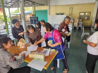 12. โครงการทักษะชีวิตให้ความรู้เรื่อง บริหารจัดการขยะ  การทำกระถางแก้มลิงจากขวดพลาสติก