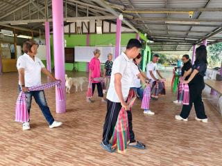 7. โครงการจัดการศึกษาเพื่อพัฒนาทักษะชีวิต หลักสูตรการออกกำลังกายโดยใช้ผ้าขาวม้า
