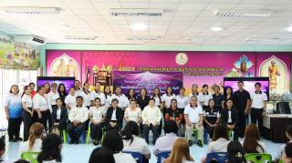 5. โครงการปลุกพลังการอ่าน (แว่นแก้ว)