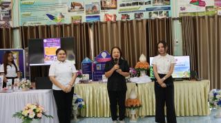 8. โครงการปลุกพลังการอ่าน (แว่นแก้ว)