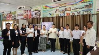 11. โครงการปลุกพลังการอ่าน (แว่นแก้ว)