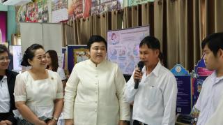 14. โครงการปลุกพลังการอ่าน (แว่นแก้ว)