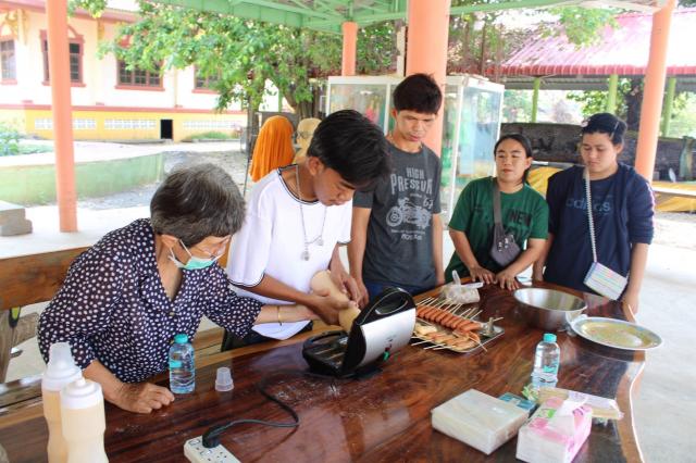 3. โครงการ Learn to Earn การทำวาฟเฟิลไส้กรอก