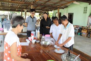 5. โครงการ Learn to Earn การทำวาฟเฟิลไส้กรอก