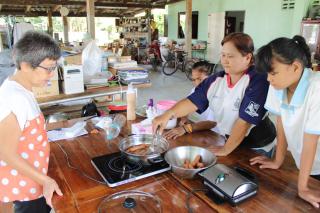 8. โครงการ Learn to Earn การทำวาฟเฟิลไส้กรอก