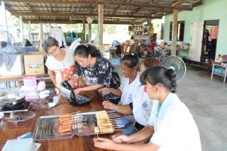 12. โครงการ Learn to Earn การทำวาฟเฟิลไส้กรอก