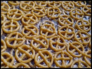 2. โครงการพัฒนาอาชีพชุมชน  หลักสูตรการทำขนมกง