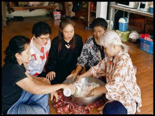 3. โครงการพัฒนาอาชีพชุมชน  หลักสูตรการทำขนมกง