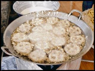 10. โครงการพัฒนาอาชีพชุมชน  หลักสูตรการทำขนมกง