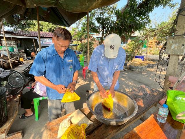 4. โครงการเรียนรู้ตามหลักปรัชญาของเศรษฐกิจพอเพียง (การเพาะเห็ดฟางในตะกร้า)