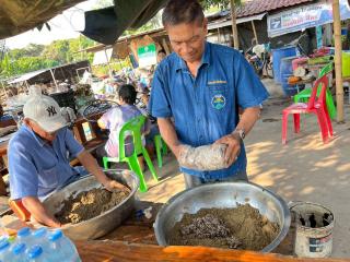 7. โครงการเรียนรู้ตามหลักปรัชญาของเศรษฐกิจพอเพียง (การเพาะเห็ดฟางในตะกร้า)