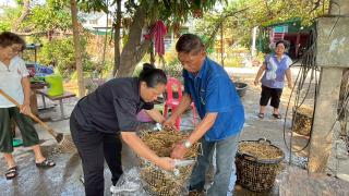 16. โครงการเรียนรู้ตามหลักปรัชญาของเศรษฐกิจพอเพียง (การเพาะเห็ดฟางในตะกร้า)