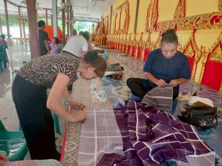 5. โครงการพัฒนาอาชีพชุมชน หลักสูตรการทำกระเป๋าผ้าด้นมือ