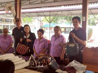 6. โครงการพัฒนาอาชีพชุมชน หลักสูตรการทำกระเป๋าผ้าด้นมือ