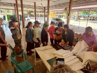 7. โครงการพัฒนาอาชีพชุมชน หลักสูตรการทำกระเป๋าผ้าด้นมือ