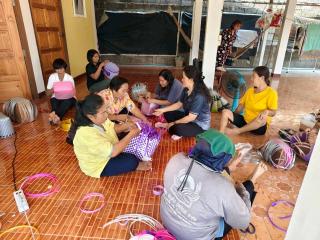 2. หลักสูตรการทำกระเป๋าจากเส้นพลาสติก