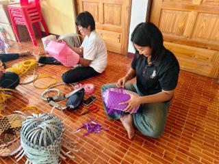 5. หลักสูตรการทำกระเป๋าจากเส้นพลาสติก