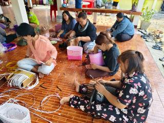 7. หลักสูตรการทำกระเป๋าจากเส้นพลาสติก