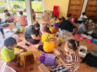 17. หลักสูตรการทำกระเป๋าจากเส้นพลาสติก