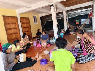 18. หลักสูตรการทำกระเป๋าจากเส้นพลาสติก