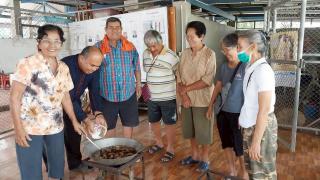 2. หลักสูตรการทำยาหม่องเขียว  และน้ำมันนวดสมุนไพร